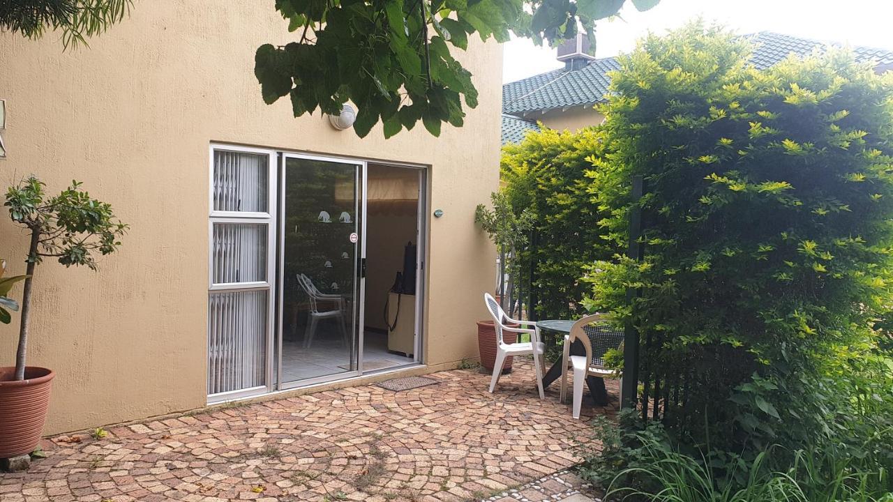 Matina Guest House Йоханесбург Екстериор снимка