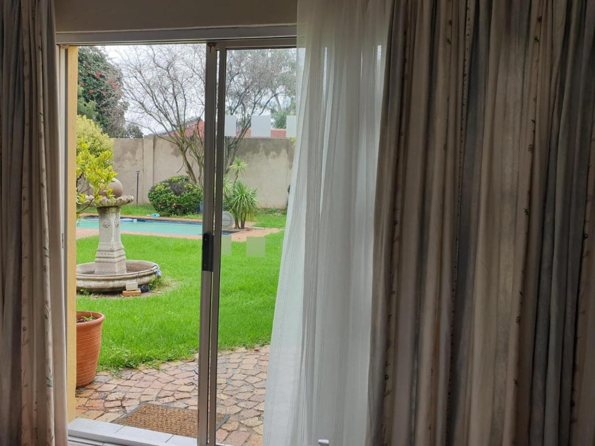 Matina Guest House Йоханесбург Екстериор снимка