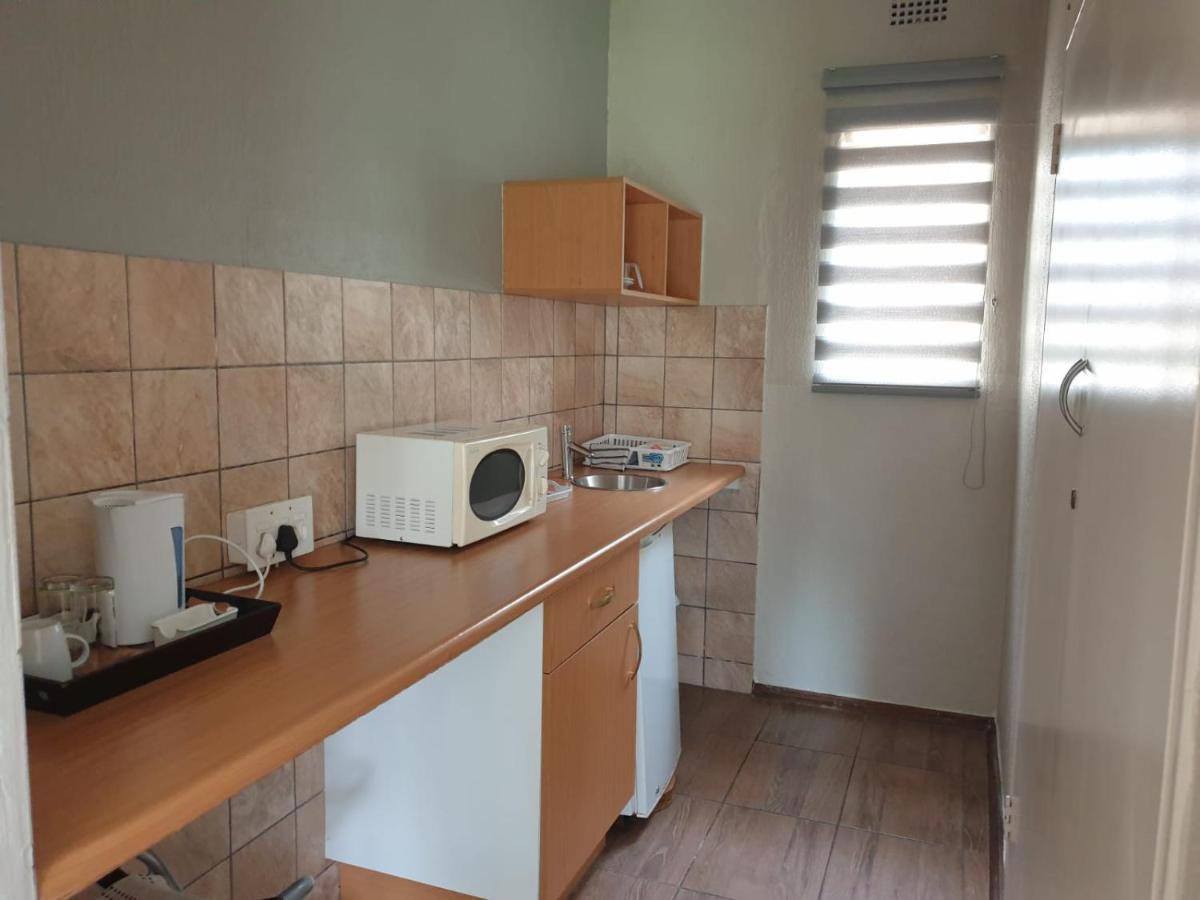 Matina Guest House Йоханесбург Екстериор снимка