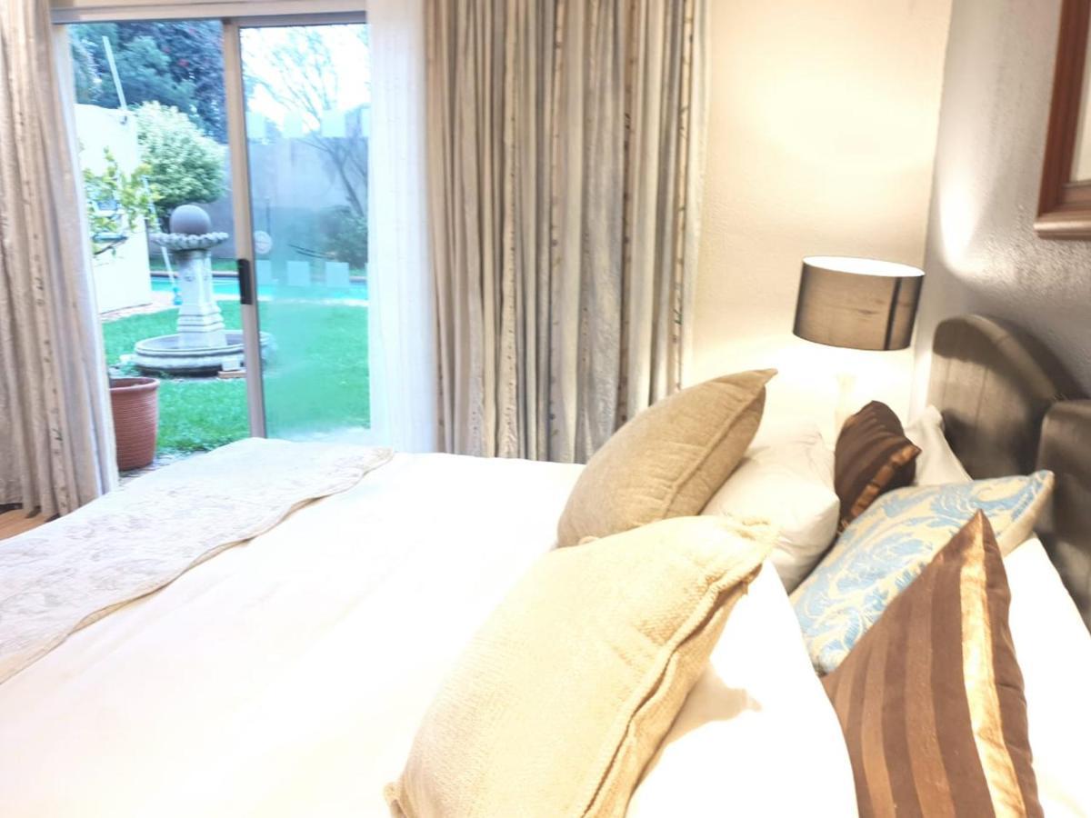 Matina Guest House Йоханесбург Екстериор снимка
