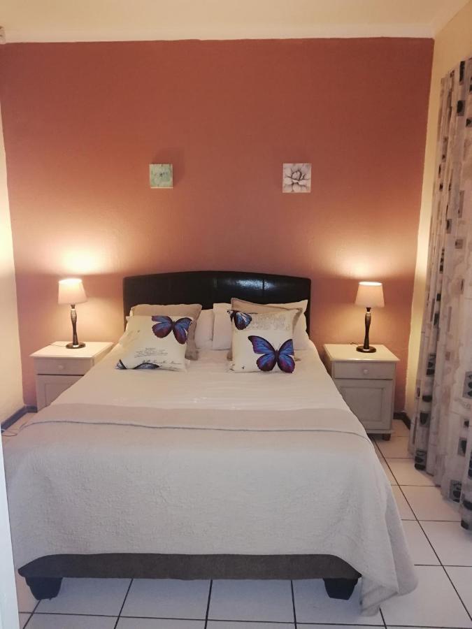 Matina Guest House Йоханесбург Екстериор снимка